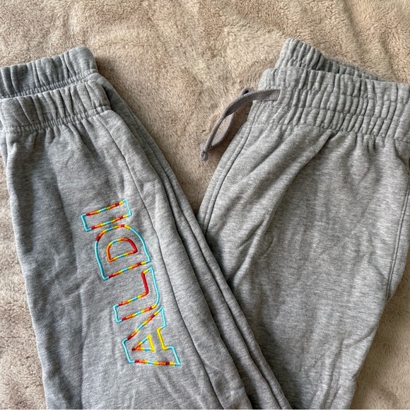 ALDI Gear 2024 Jogger Sweatpants Grey Embroidered Size M - Picture 6 of 10